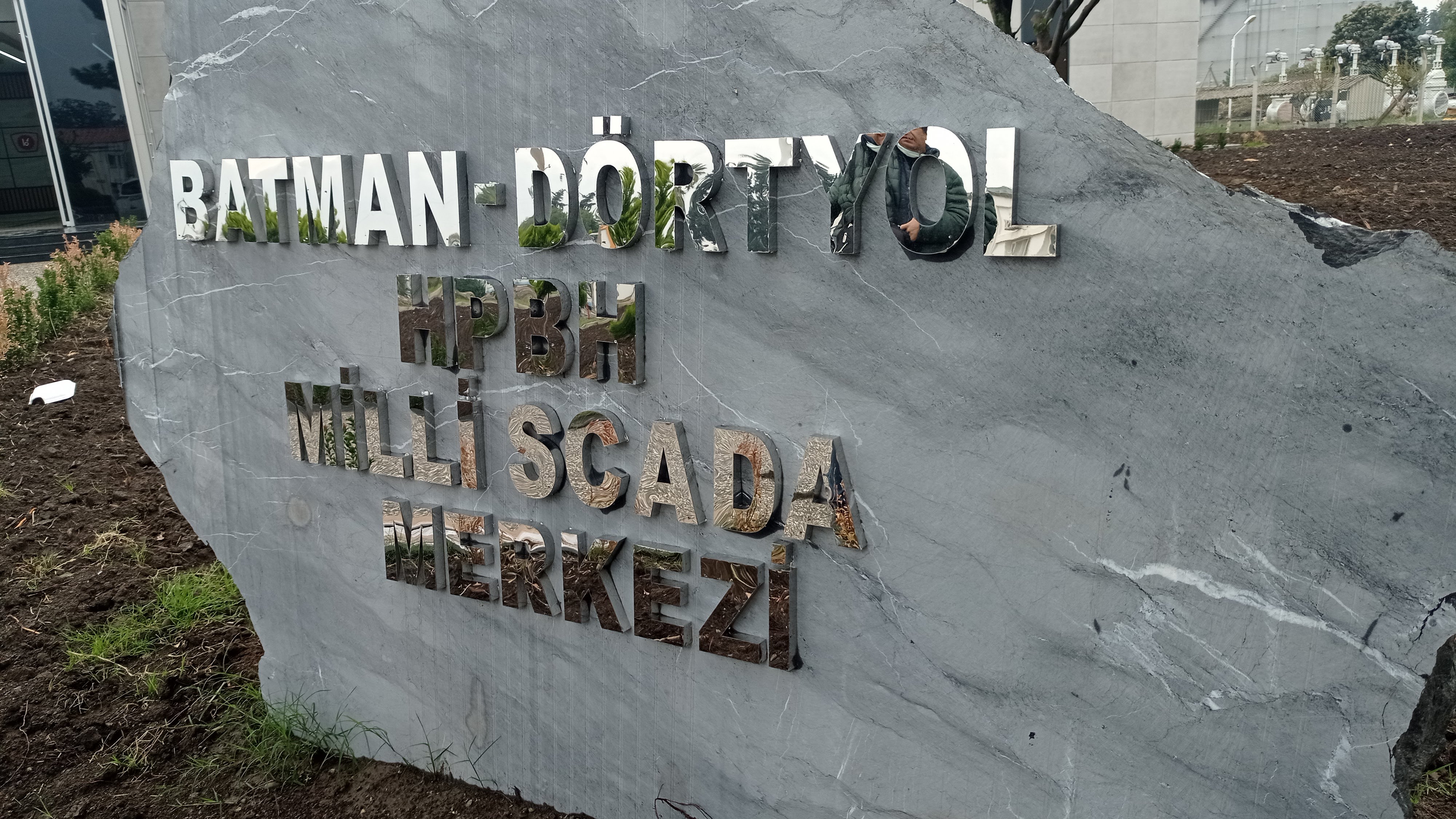 Işıksız Tabelalar kapak gorseli